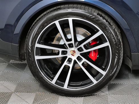 Certified 2025 Porsche Cayenne S image 39