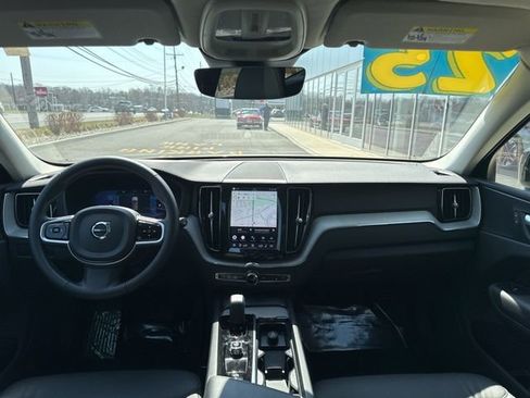Certified 2025 Volvo XC60 B5 Plus AWD/4WD image 18