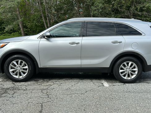 Used 2017 Kia Sorento AWD w/ LX Convenience Package image 28
