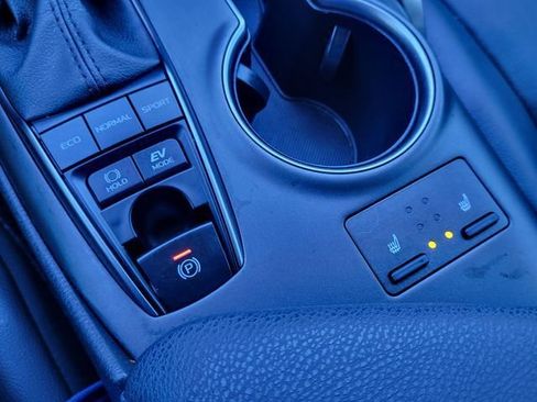 Used 2024 Toyota Camry XSE w/ Navigation Package image 22