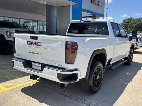 Used 2025 GMC Sierra 2500 AT4 AWD/4WD image 3