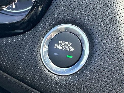 Used 2025 Cadillac XT6 Luxury image 12