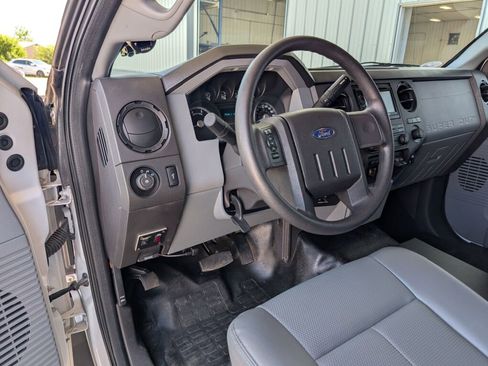 Used 2014 Ford F550 2WD Regular Cab Super Duty image 33