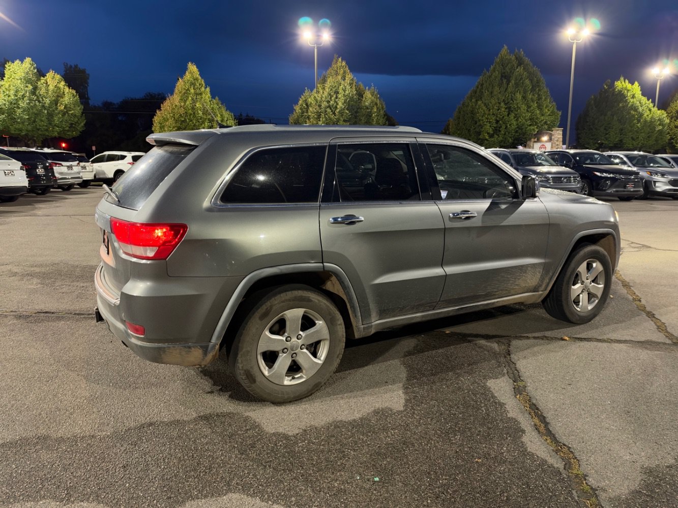 Used 2012 Jeep Grand Cherokee Overland AWD/4WD image 5