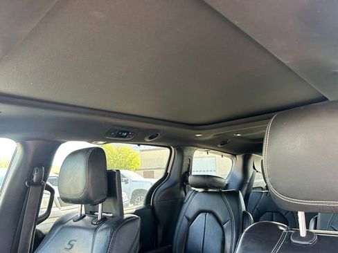 Used 2020 Chrysler Pacifica Touring-L Plus FWD image 28