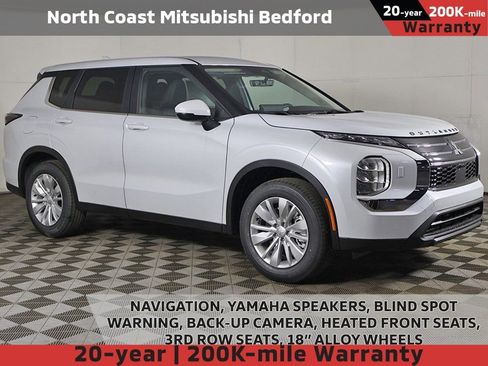 New 2026 Mitsubishi Outlander ES AWD/4WD image 1