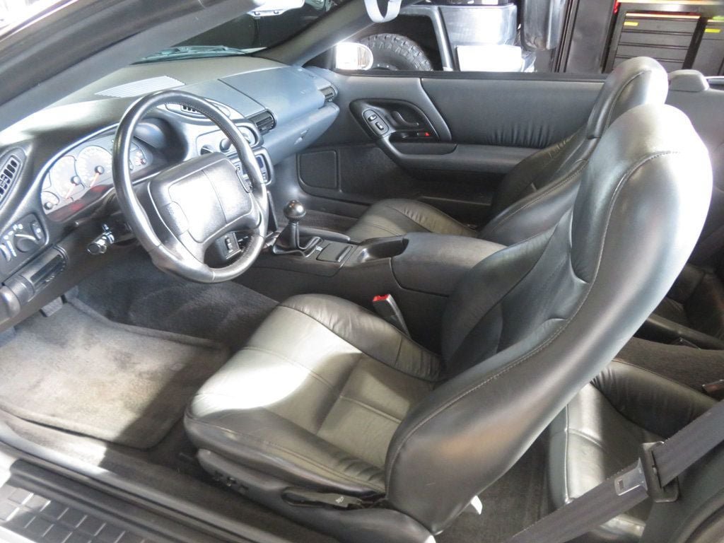 Used 1995 Chevrolet Camaro Z28 RWD image 18