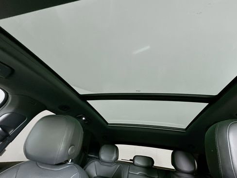 Used 2020 Porsche Cayenne image 24