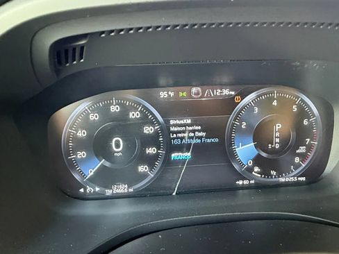 Used 2020 Volvo XC60 T5 Momentum w/ Protection Package AWD/4WD image 32