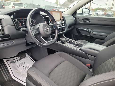 Used 2024 Nissan Pathfinder SV image 10