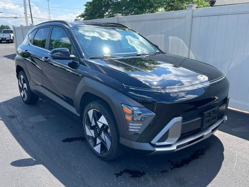 Used 2024 Hyundai Kona Limited AWD/4WD image 2