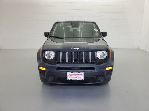 Used 2023 Jeep Renegade Latitude AWD/4WD image 3