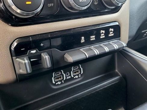Used 2022 RAM 1500 Laramie AWD/4WD image 32