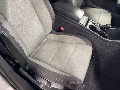 Used 2025 Volvo XC40 B5 Core image 43