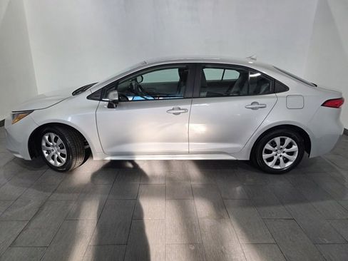 Used 2023 Toyota Corolla LE image 2