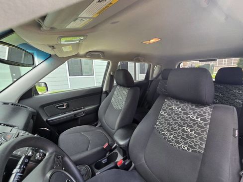 Used 2011 Kia Soul + w/ Audio Pkg FWD image 33