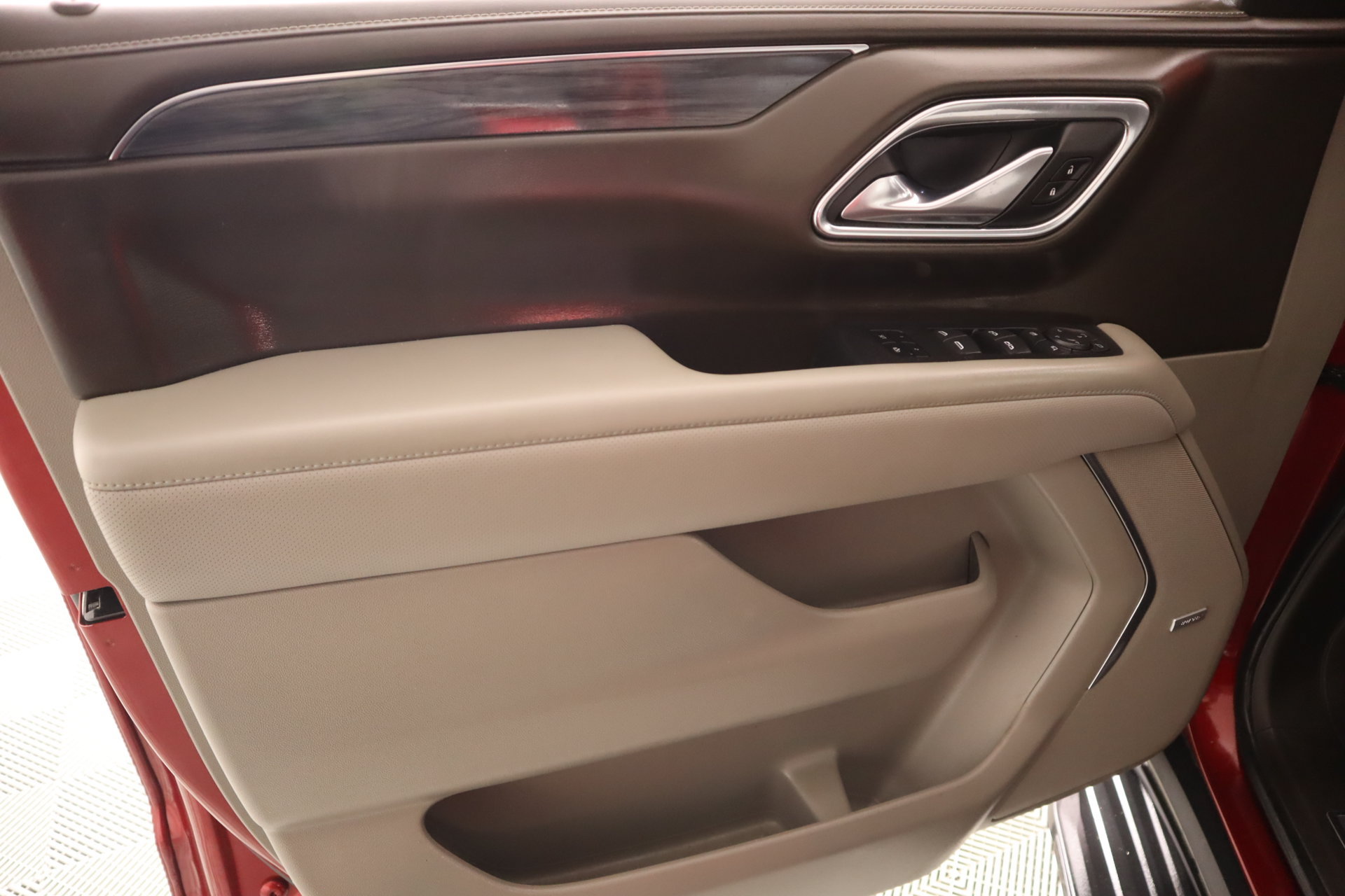Used 2023 GMC Yukon SLT w/ SLT Premium Package AWD/4WD image 19