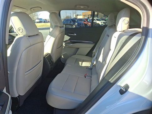 Certified 2022 Cadillac XT4 Luxury w/ Cold Weather Package image 10