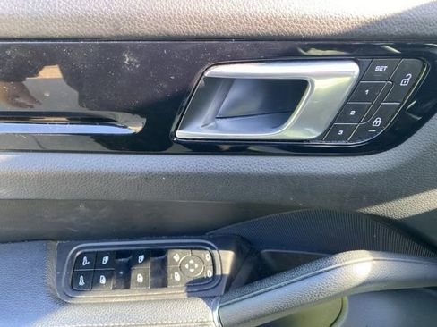 Used 2023 Porsche Cayenne Coupe image 12