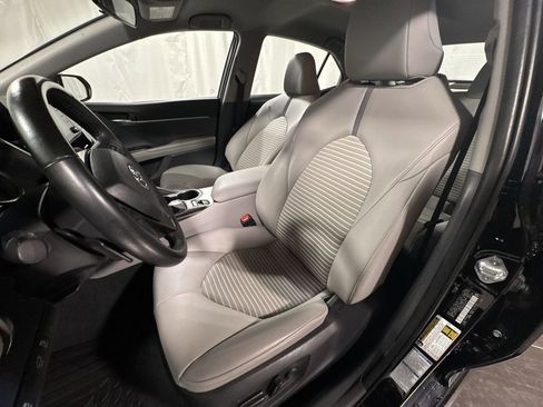 Used 2023 Toyota Camry SE image 16