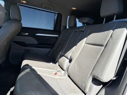 Used 2015 Toyota Highlander XLE image 18