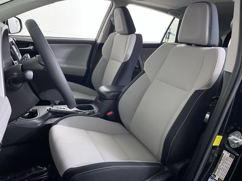 Used 2017 Toyota RAV4 XLE AWD/4WD image 12