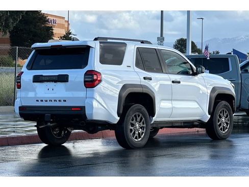New 2026 Toyota 4Runner SR5 AWD/4WD image 4