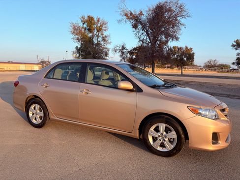 Used 2011 Toyota Corolla LE image 33