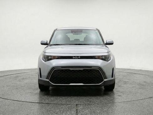 Used 2025 Kia Soul LX w/ LX Technology Package FWD image 2