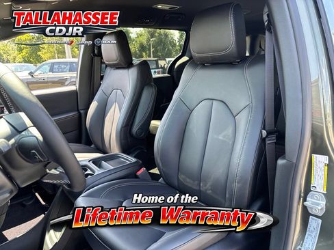 New 2027 Chrysler Pacifica Select FWD image 13