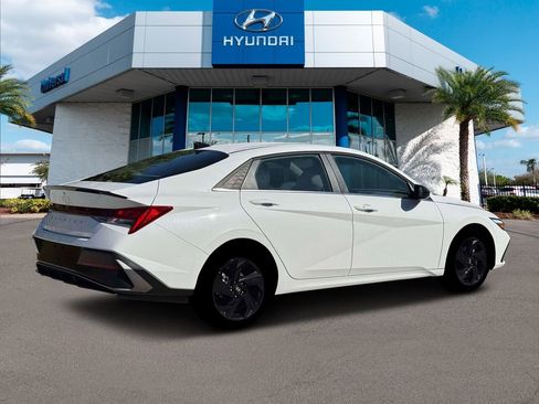 New 2026 Hyundai Elantra SEL Sport Premium FWD image 9