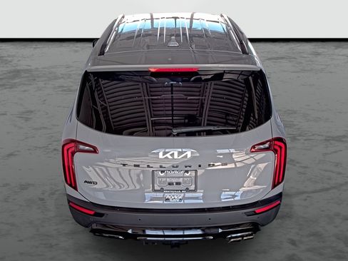 Used 2022 Kia Telluride EX w/ EX Premium Package image 3
