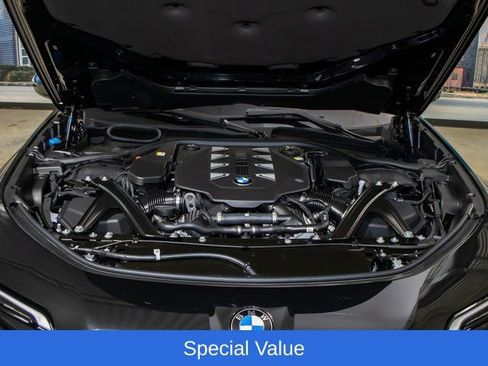 Used 2025 BMW 760i xDrive w/ Premium Package AWD/4WD image 5