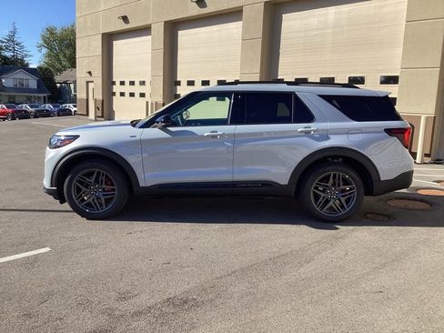 New 2026 Ford Explorer ST-Line w/ ST-Line Street Pack image 4