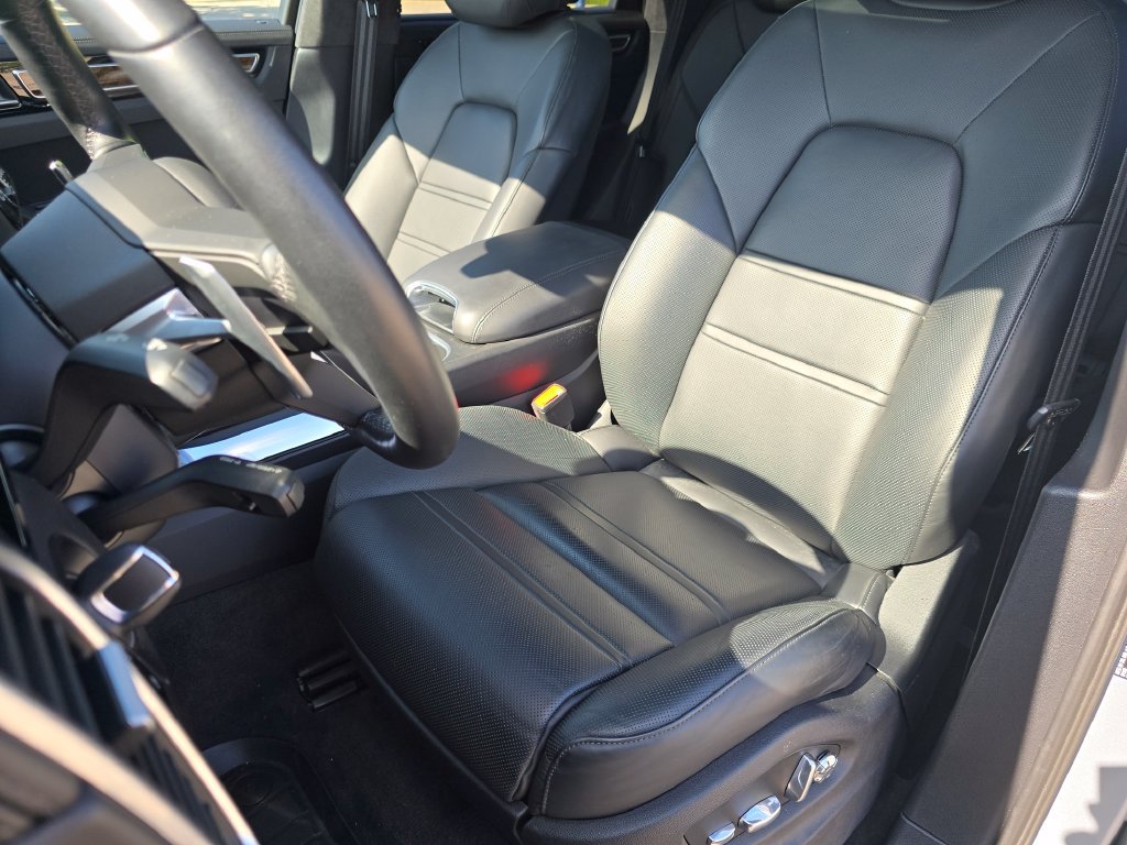 Used 2020 Porsche Cayenne Turbo AWD/4WD image 22
