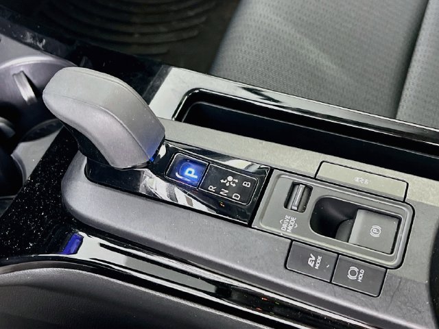 Used 2023 Toyota Prius LE AWD/4WD image 19