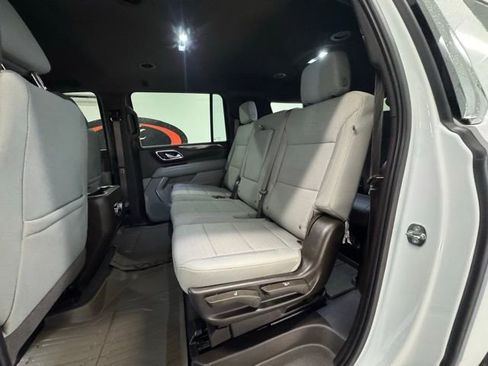 Used 2022 GMC Yukon XL SLE image 9