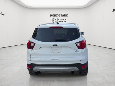 Used 2019 Ford Escape SE FWD image 4