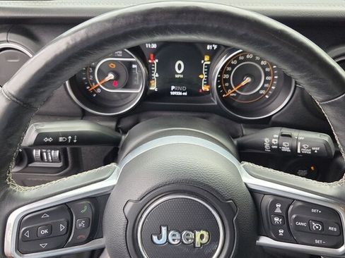 Used 2019 Jeep Wrangler Unlimited Sahara w/ Quick Order Package 24M Moab AWD/4WD image 24