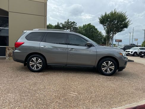 Used 2020 Nissan Pathfinder S image 7