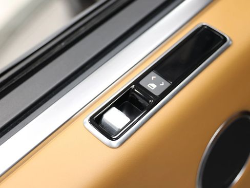 Used 2022 Land Rover Range Rover Long Wheelbase Autobiography image 38