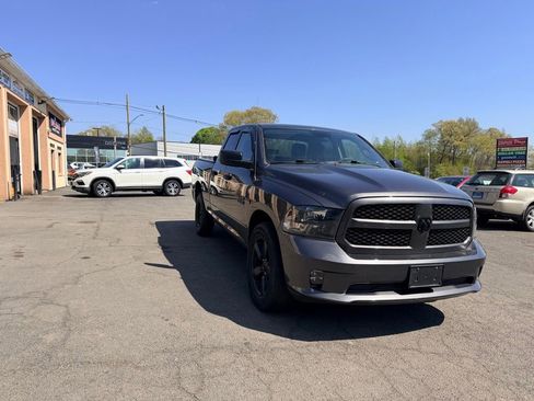 Used 2019 RAM 1500 Express w/ Express Value Package AWD/4WD image 3