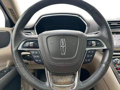 Used 2017 Lincoln Continental Select w/ Climate Package AWD/4WD image 19