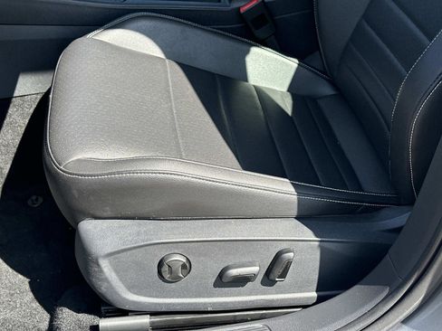 Used 2023 Volkswagen Jetta SE FWD image 16