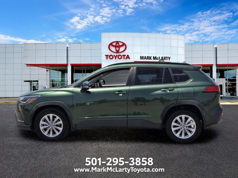 Used 2022 Toyota Corolla Cross LE FWD image 2