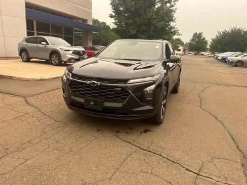 Used 2024 Chevrolet Trax RS w/ Driver Confidence Package FWD image 29