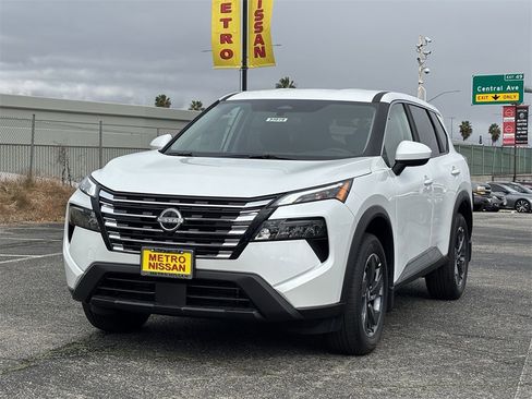 New 2026 Nissan Rogue SV image 5