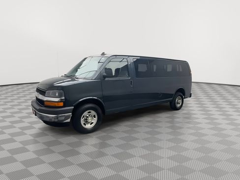 Used 2017 Chevrolet Express 3500 LT w/ LT Preferred Equipment Group image 27