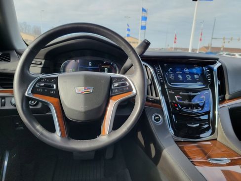 Used 2017 Cadillac Escalade Premium Luxury image 32