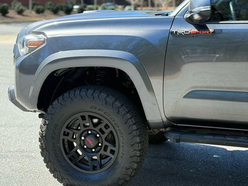 Used 2019 Toyota Tacoma TRD Sport w/ Technology Package image 8